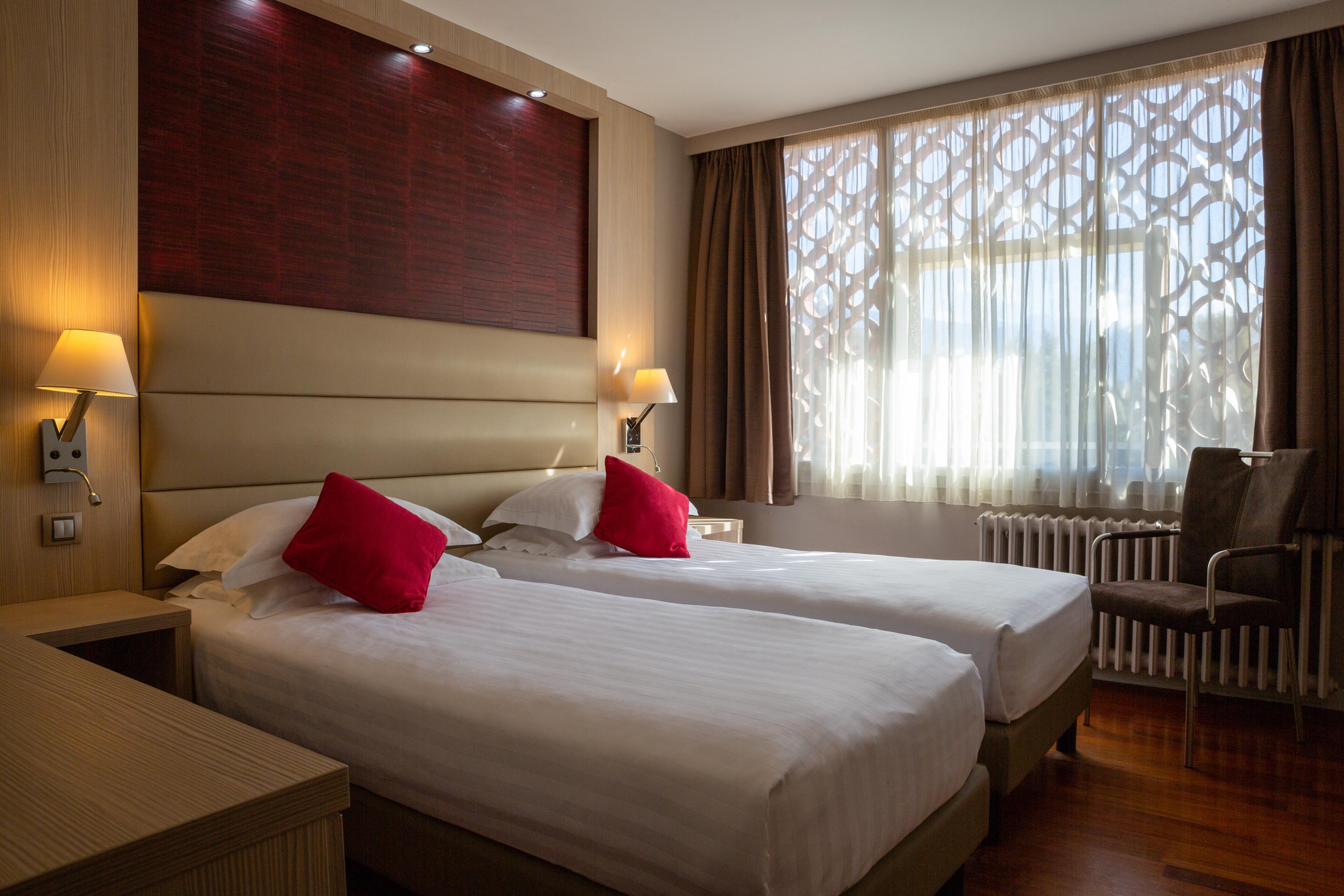 Hotel Les Trois Roses, Meylan Grenoble Exterior foto
