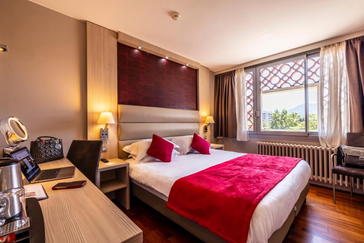 Hotel Les Trois Roses, Meylan Grenoble Exterior foto