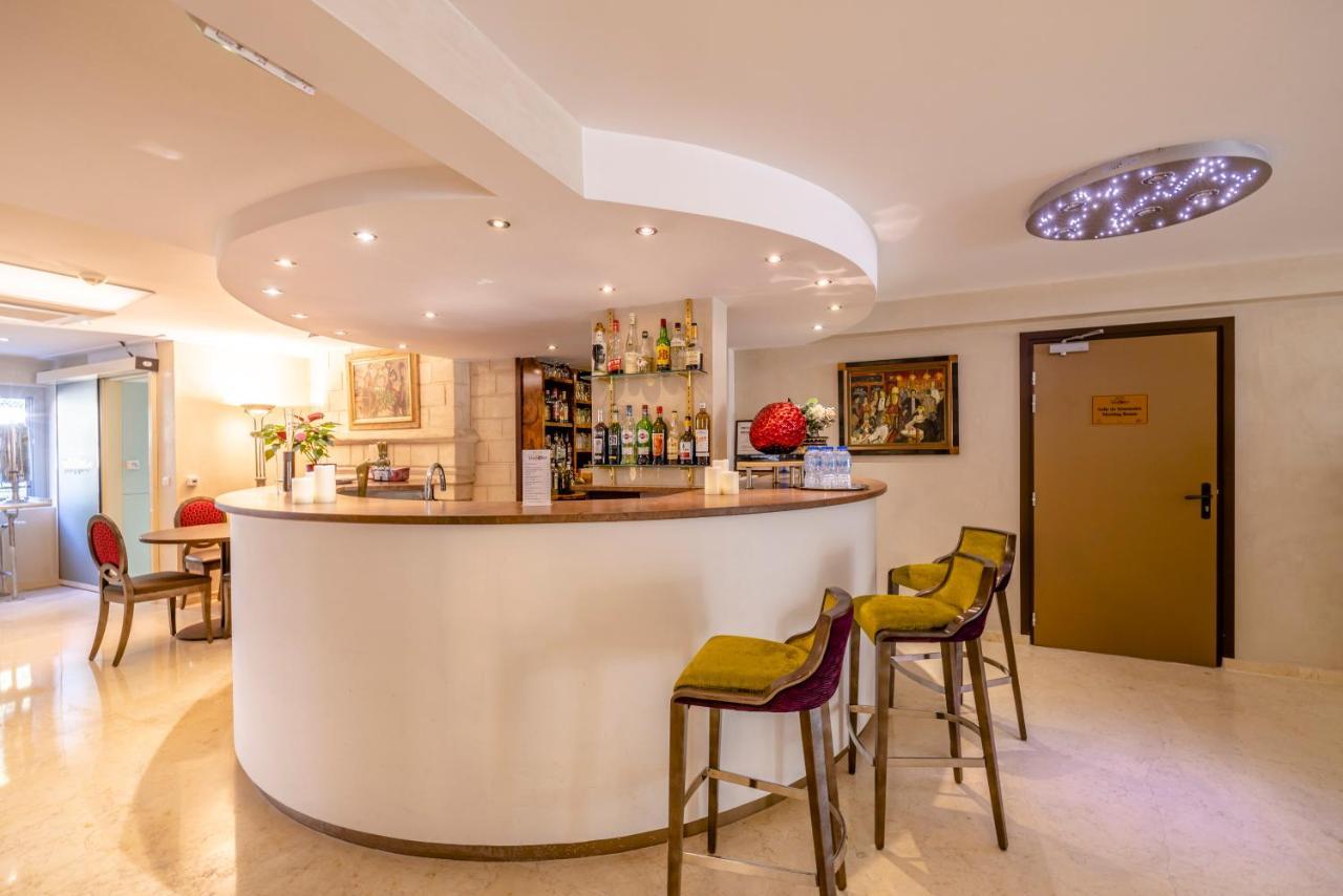 Hotel Les Trois Roses, Meylan Grenoble Exterior foto