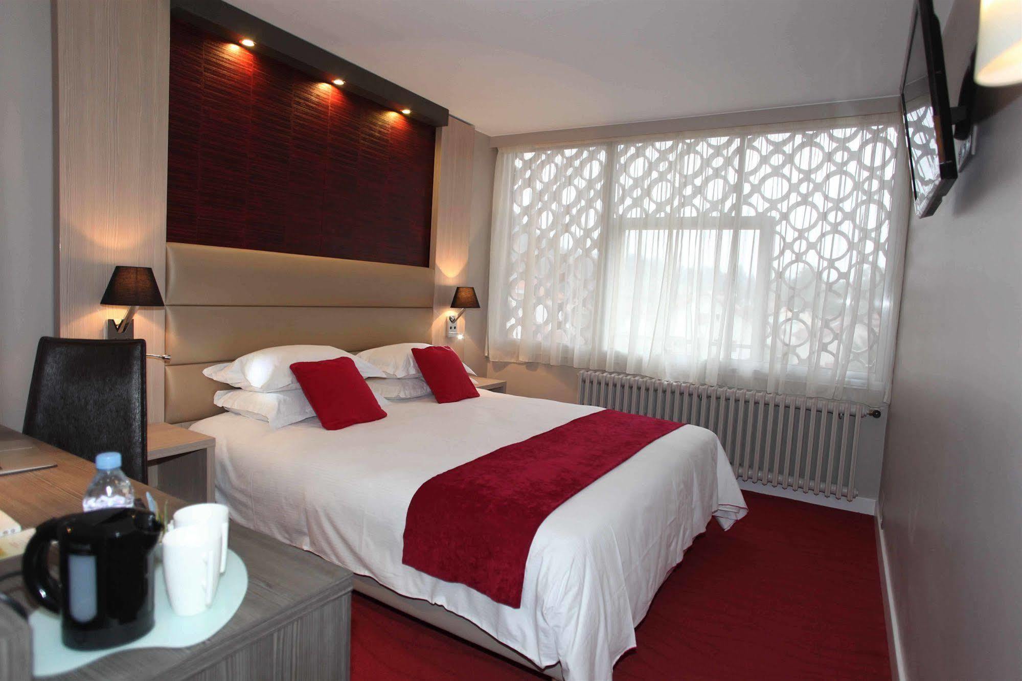 Hotel Les Trois Roses, Meylan Grenoble Exterior foto