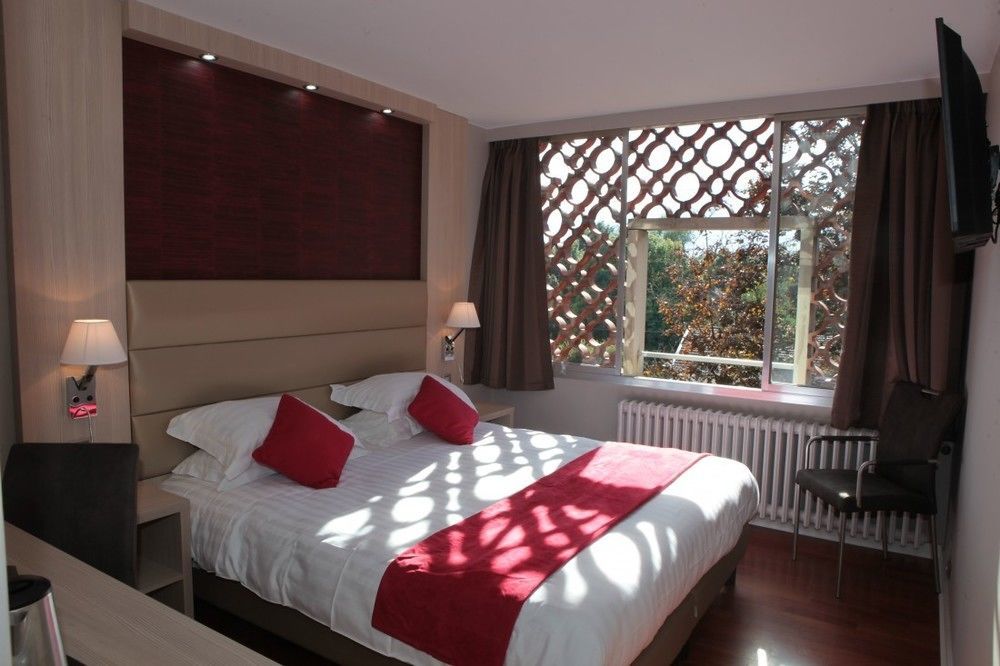 Hotel Les Trois Roses, Meylan Grenoble Exterior foto
